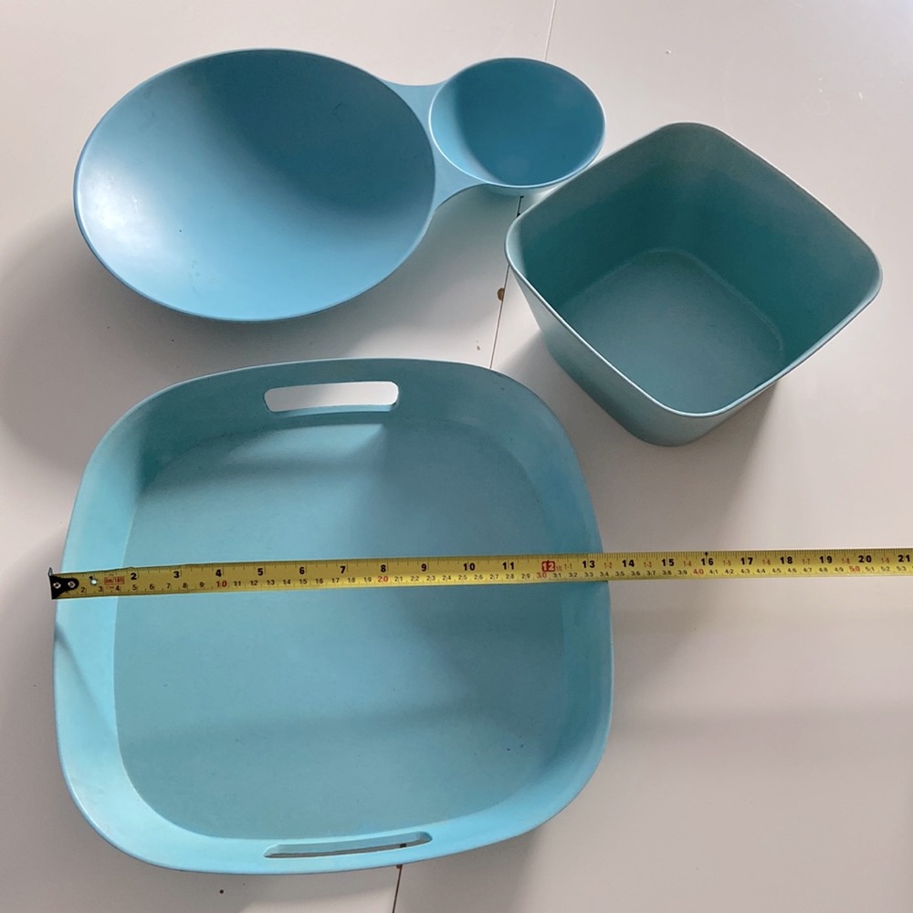 Turquoise set of serving wear